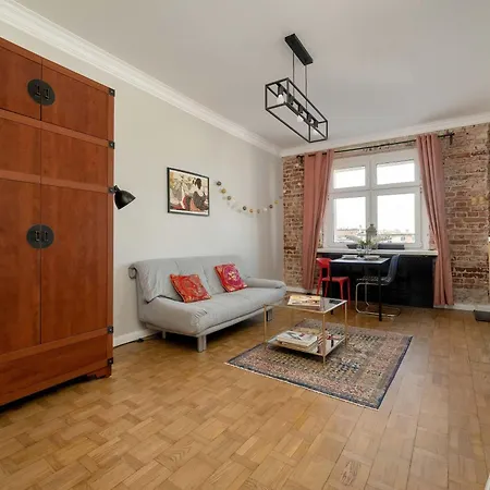 Modern Smarttv In By Renters 아파트 브로츠와프